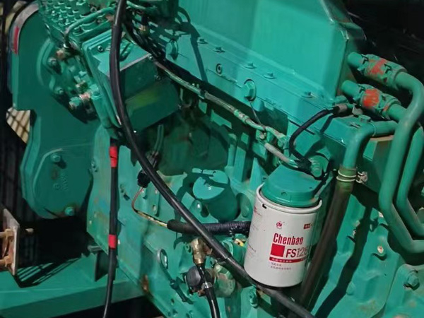 革吉如何确定新的发电机组控制系统是否与原系统兼容？