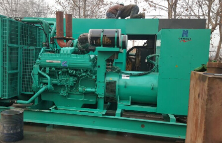 革吉发电机组如何判断水冷式机油散热器内部是否需要清洗？